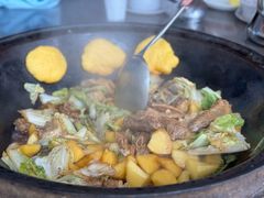 -粘豆包柴火铁锅炖