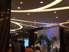 等位区-夏阳湖皇冠假日酒店-自助餐厅