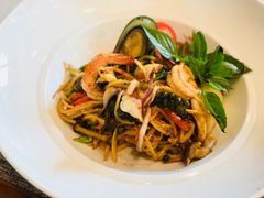 -Chom Cafe and Restaurant