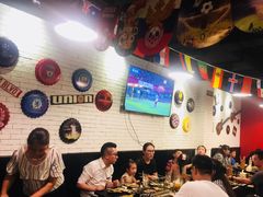 大堂-長壹旋转烤吧 农家鸡火锅