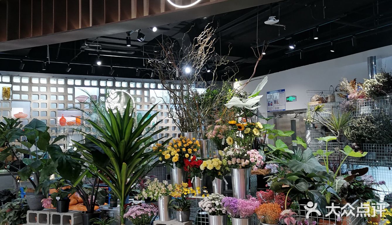          🌸鲜花店里喝咖啡☕️