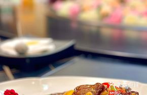 Dragon Fruit Black Pepper Beef Cubes