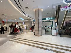 -资和信百货商场