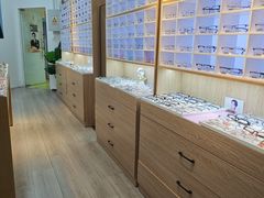 -天空之镜眼镜店蔡司依视路配镜授权零售店(望京颐堤港店)