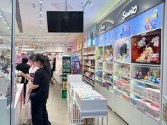 -名创优品(北京新中关购物中心地铁层店)