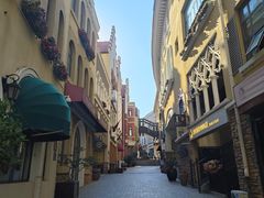 -鲁邦国际风情街(麦世达韩国精品百货店)
