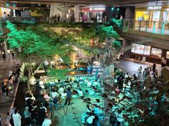 -瑞虹新天地月亮湾