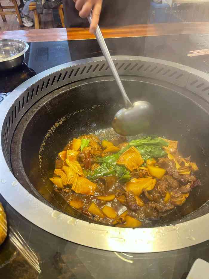 姥家大锅台(甘州总店)-"这家是张掖非常有名的餐厅了,本地人很喜欢.