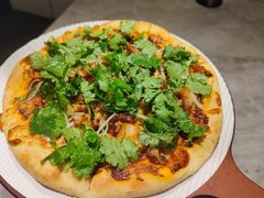 好多好多香菜猪耳朵比萨-必胜客(WOW龙归店)