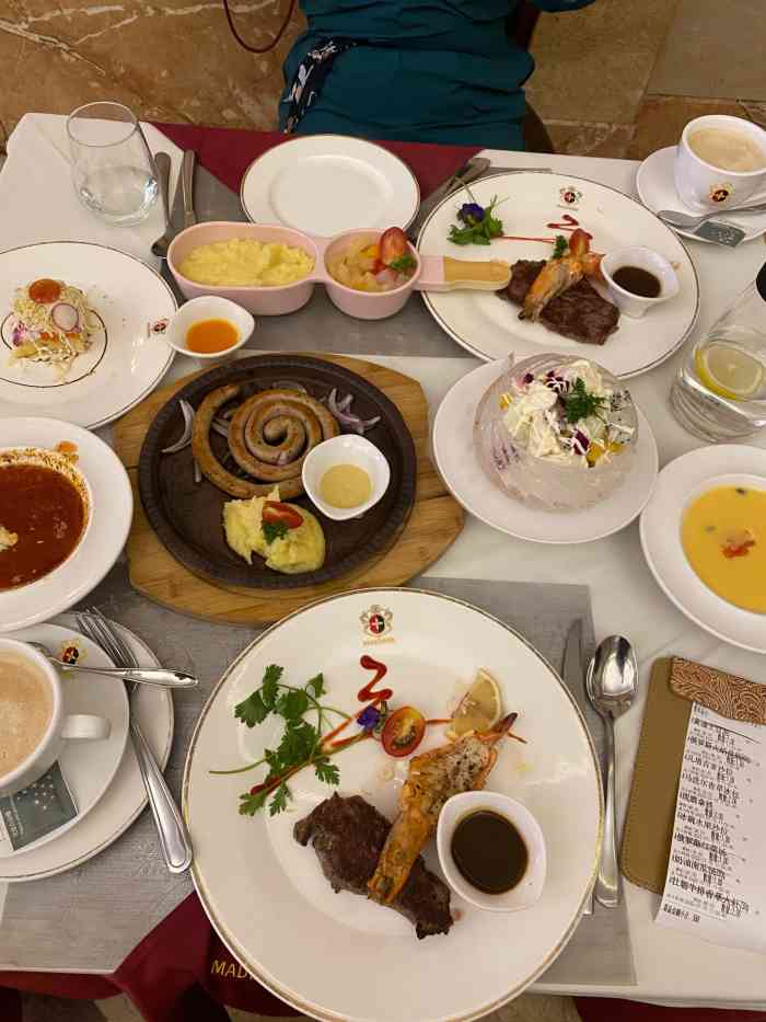 马迭尔西餐厅经典俄式西餐-"罐牛肉味道纯正,红菜汤味道浓郁,开胃,酸.