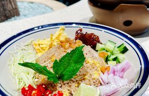 TUK TUK Signature Black Barbecue Pork and Shrimp Paste Seven-Color Mixed Rice
