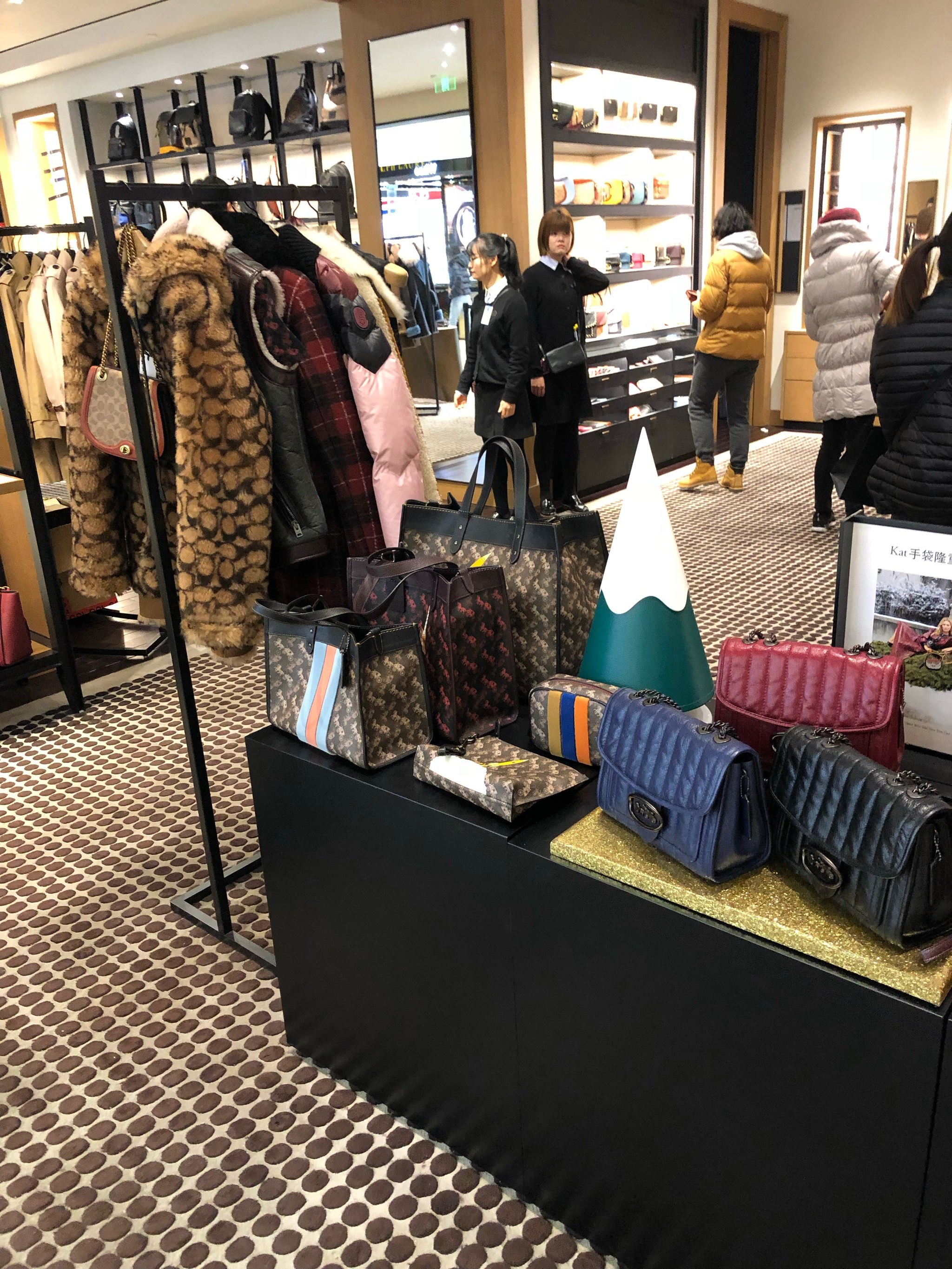 coach包包质量不错,八佰伴专柜货色很