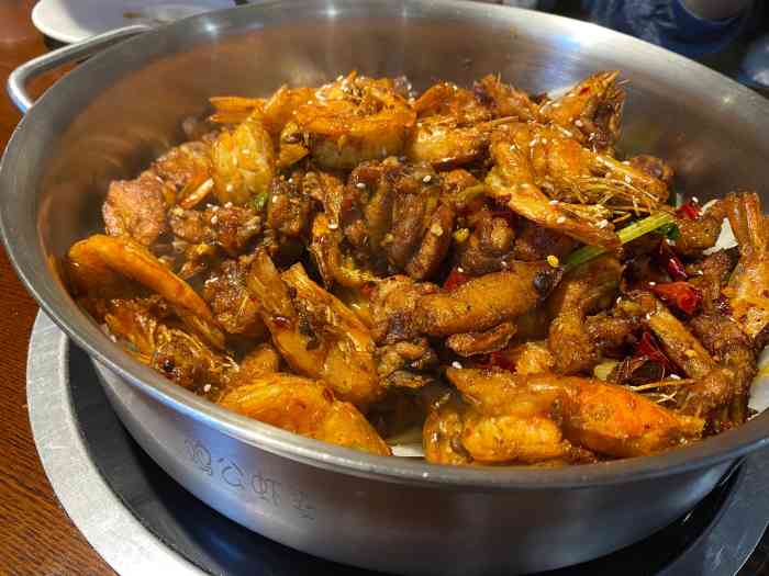 虾婆娘·秘制干锅(金成时代广场店)-"[薄荷]环境:在金成时代广场里面