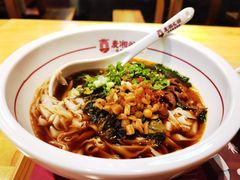 老坛酸菜肥肠米粉-呷佬·长沙手工米粉(金沙江路店)