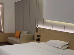 -欧辰国际酒店(重庆欢乐谷轻轨站店)