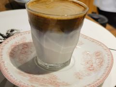 -LEO CAFE