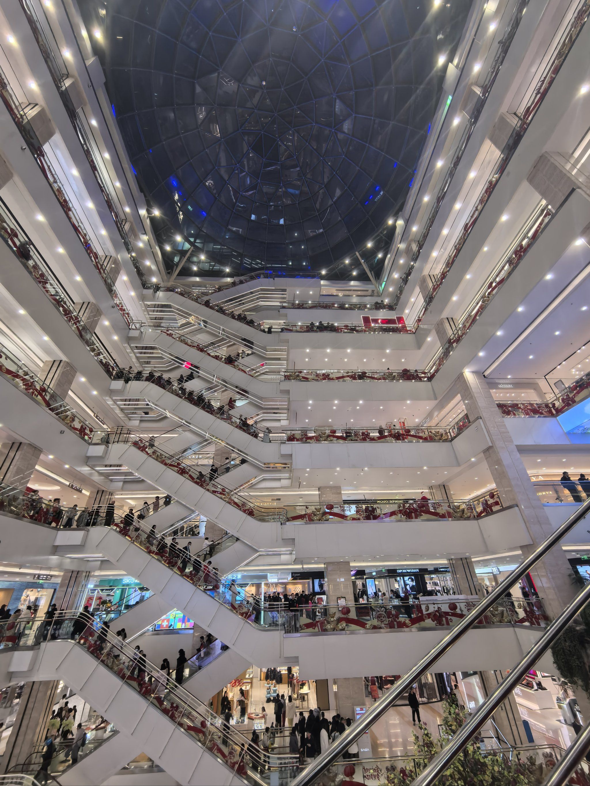 西安的这个商场,太奢侈了吧