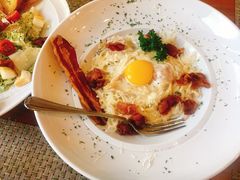 -Chom Cafe and Restaurant