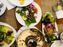 -Chom Cafe and Restaurant