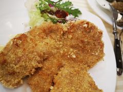 崇明生态猪炸猪排配辣酱油-红房子西菜馆(淮海中路店)