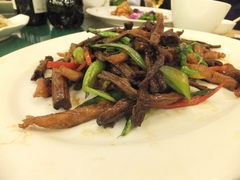 腊肉炒茶树菇-沙田轩(古北店)