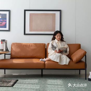 时代不同了，年轻人的皮沙发才不要笨手笨脚
