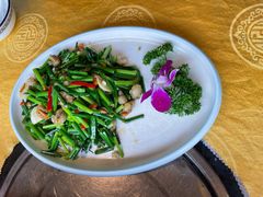 韭菜花炒螺-东方之猪四更烤乳猪(金垦总店)