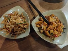 -亮亮面馆(经六路店)