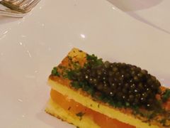 有机蛋黄吐司鱼子酱和香草-Jean Georges