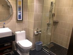 -武汉光谷广场杨家湾地铁站怡程酒店