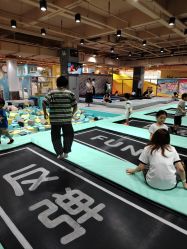 -反弹蹦床公园·运动乐园·团建·亲子派对(深圳观澜湖店)