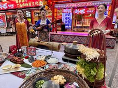 -刘姐啤酒鱼民族演艺餐厅(西街总店)