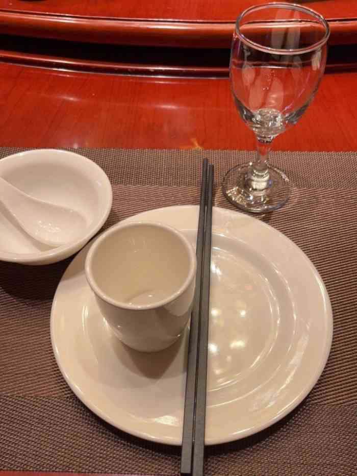 九福酒楼(金纬路店)-"加上一个小婴儿才七口人,但是在大厅有烟味.