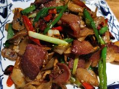 洋芋粑粑炒腊肉-悠然山高山湿地景区悠然自得庭