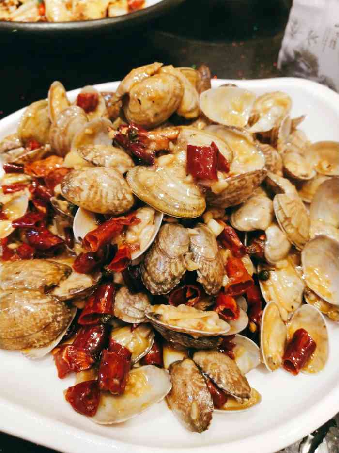 鱼片还是十分嫩滑的而且我们选择的是麻辣口味还是比较开胃的五香酱