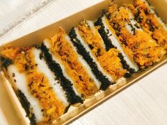 蛋黄肉松切糕-米阿糯糕团•酒酿•甜品(莫愁店)