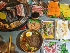 -围炉肉舍•炭烤活鳗•丹东海鲜烤肉(步行街店)