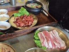 -围炉肉舍•炭烤活鳗•丹东海鲜烤肉(步行街店)