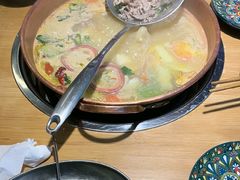 -洱火云南酸菜牛肉火锅(石景山当代商城店)