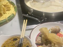 -尚尚仙·酸汤猪手·猪肚鸡火锅(华联万柳购物中心店)