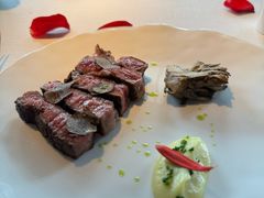 饲谷西冷牛排-弦月窗LUNETTE BY AMANDA(复兴路店)