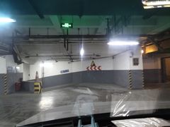 -上海南新雅皇冠假日酒店-停车场