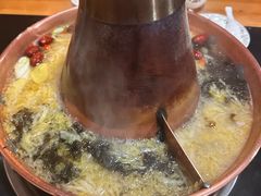 -果松木炭酸菜铜火锅·外婆参鸡汤