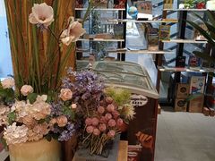 -新华里咖啡书吧(新华书店小寨店)