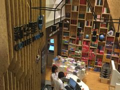 -新华里咖啡书吧(新华书店小寨店)