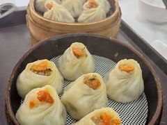 顶黄加蟹小笼包-常州糕团店(北大街新世纪商城店)