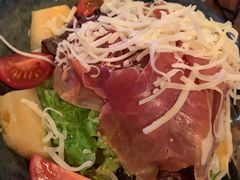 蜜瓜火腿芝士色拉-SISTERS BAR RESTAURANT川意酒馆(嘉善老市H楼店)
