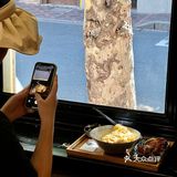 这口蟹黄捞鸡 鲜得眉毛掉了