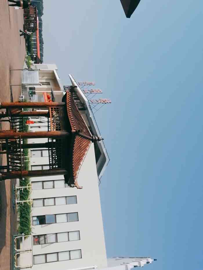 花明楼服务区停车场-"去花明楼游玩,经过花明楼服务区,环境很好.