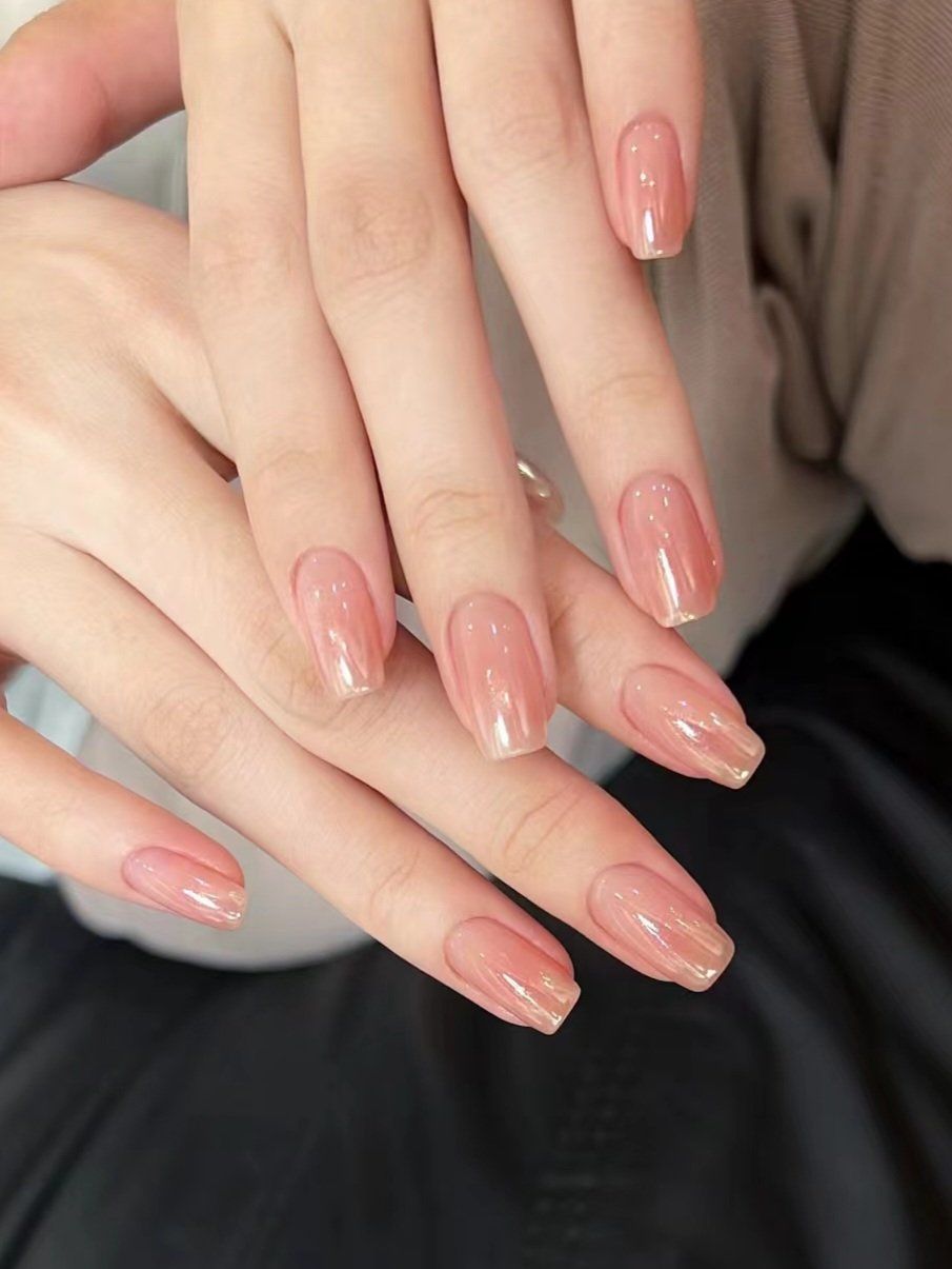 裸色美甲,极致温柔